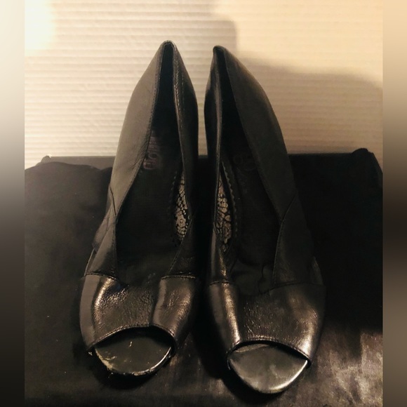 Indigo black women heel shoe. Size US 8 - Picture 5 of 5